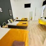 Luxury In Centre, Location