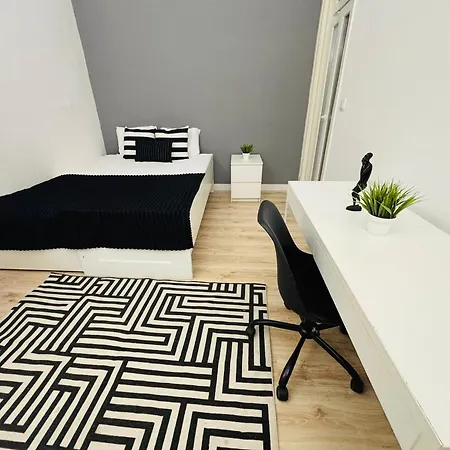 Хостел Luxury In Centre, Location *