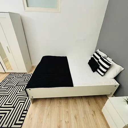 Хостел Luxury In Centre, Location *